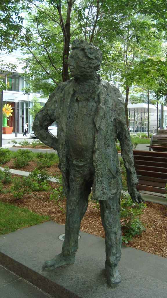 LE GRAND JEAN-PAUL, sculpture (portrait de Jean-Paul Riopelle) de la sculpteure française Roseline Granet (2003). Photo: la Lettrée Voyageuse